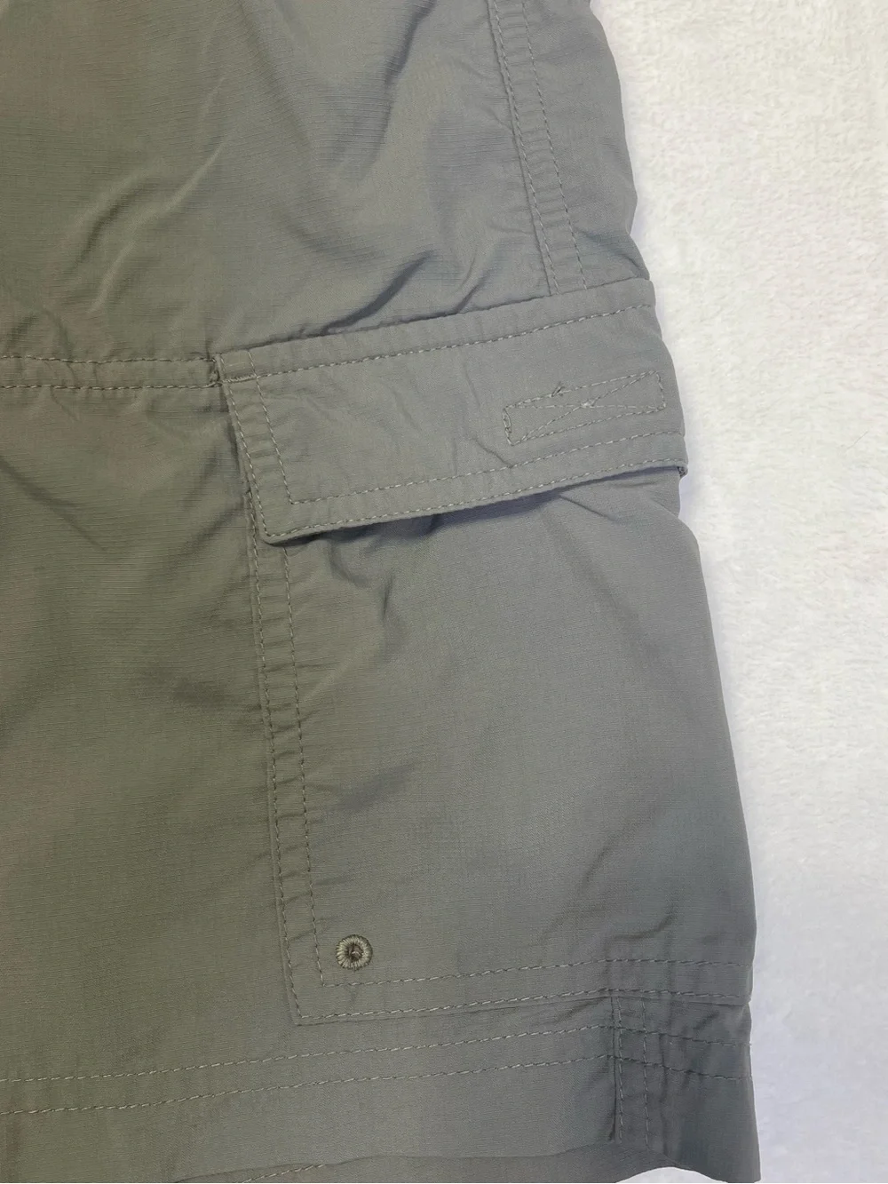 Columbia Sportswear Company Performance Fishing Gear Men's 40 Gray Cargo Shorts